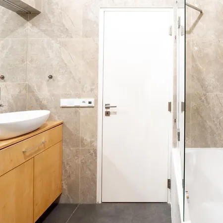 River View * براغ